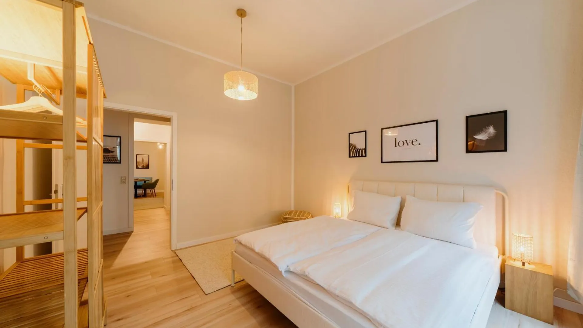 Апартаменты Spacious 2-Bedroom In The Heart Of Friedrichshain Берлин